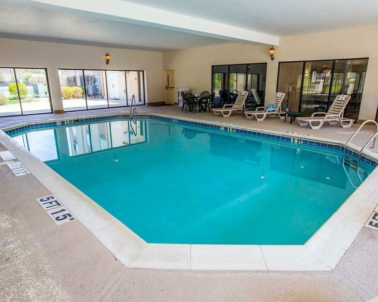 Hotel Comfort Suites University Area