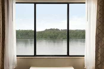 Holiday Inn Hotel & Suites Council Bluffs