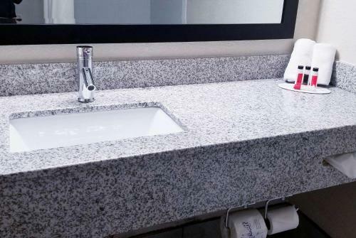 Hotel Baymont Inn And Suites Des Moines