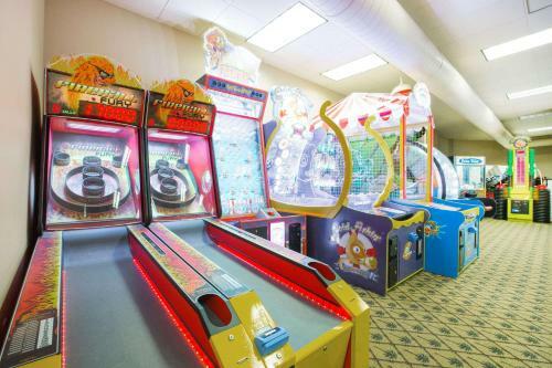 Hotel Ramada By Wyndham Des Moines Tropics Resort & Conference Ctr