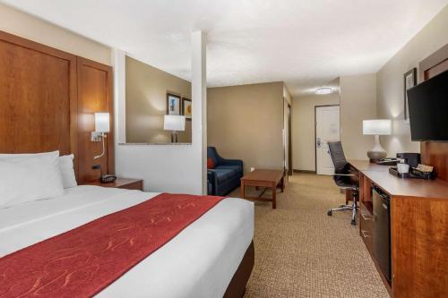 Hotel Comfort Suites Speedway - Kansas City