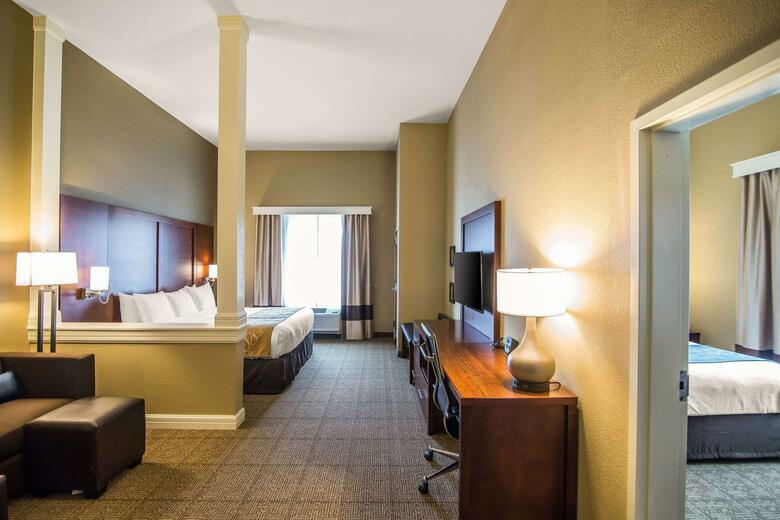 Hotel Comfort Suites - Dodge City