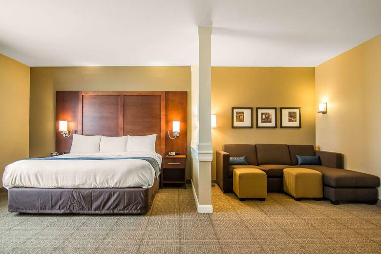 Hotel Comfort Suites - Dodge City