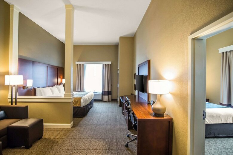 Hotel Comfort Suites - Dodge City