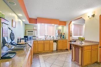 Hotel Super 8 Lenexa Overland Park Area