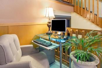Hotel Super 8 Lenexa Overland Park Area