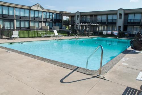 Hotel Lamplighter Inn & Suites Pittsburg