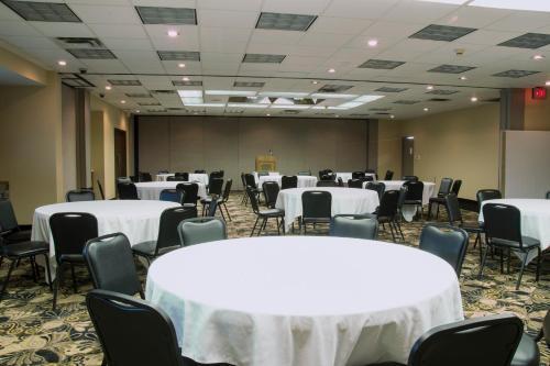 Hotel Lamplighter Inn & Suites Pittsburg