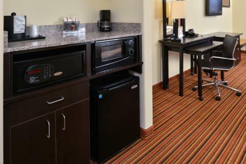 Hotel Comfort Suites Alexandria