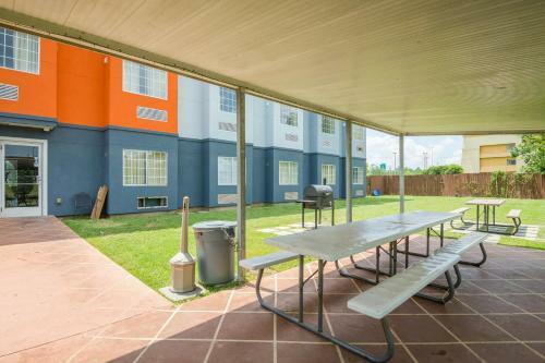 Hotel Microtel Inn And Suites