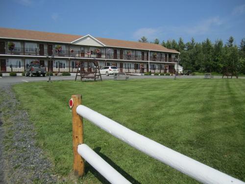 Bishops Country Inn Motel