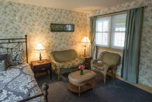 Posada Thornhedge Inn