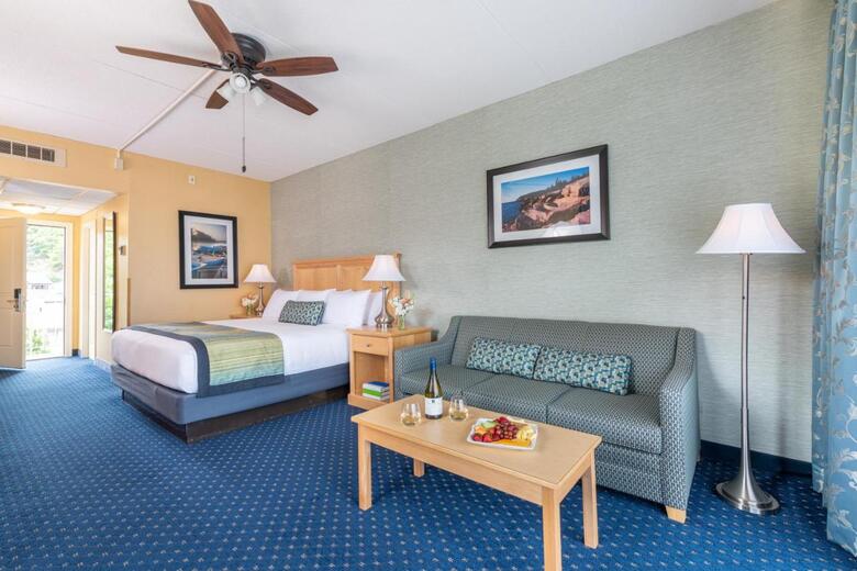 Atlantic Oceanside Hotel & Conference Center