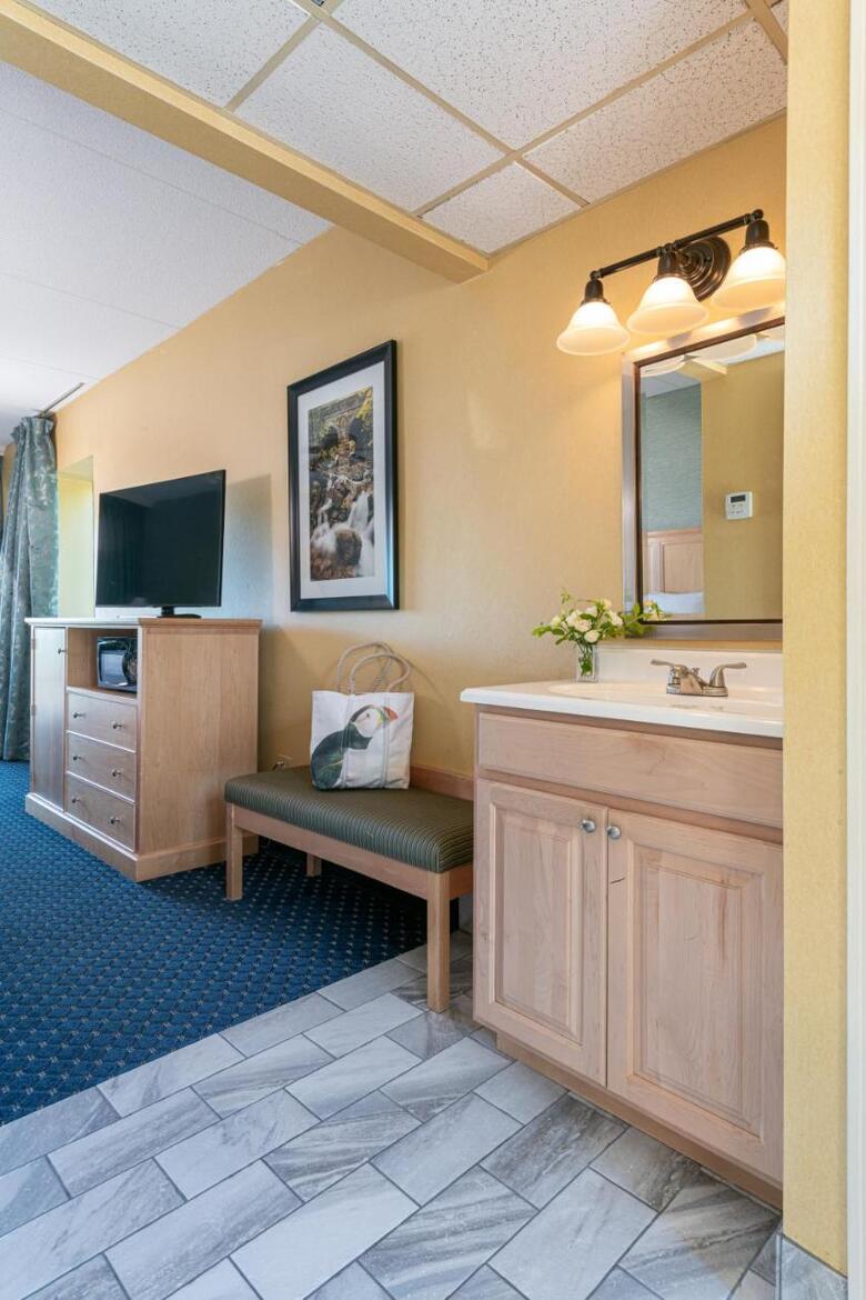 Atlantic Oceanside Hotel & Conference Center