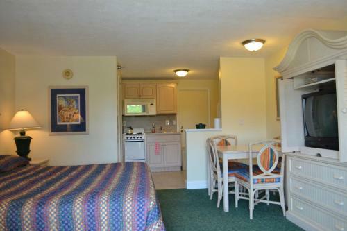 Hotel Seafarer Condominium Resort