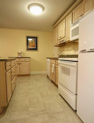 Hotel Seafarer Condominium Resort