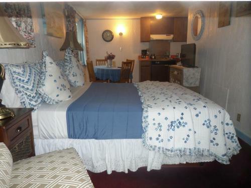 Claddagh Motel & Suites