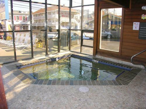 Beau Rivage Motel