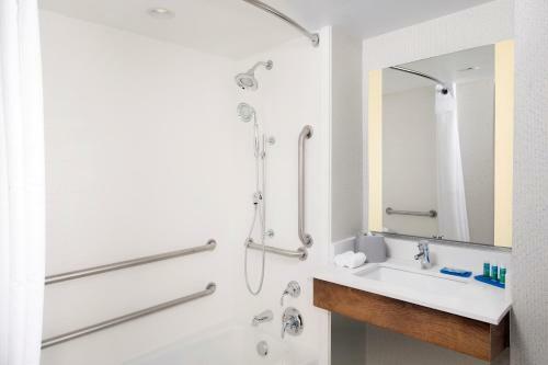 College Park Hotel & Suites