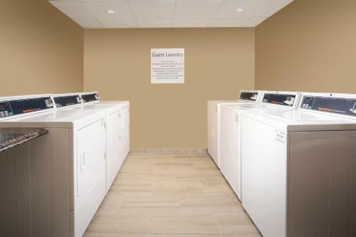 College Park Hotel & Suites