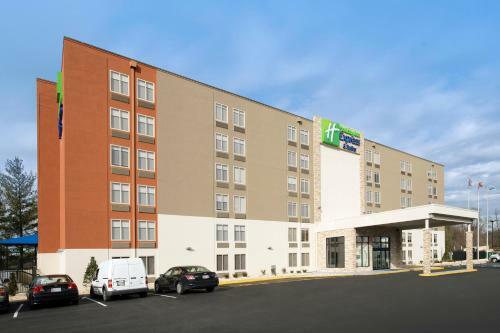 College Park Hotel & Suites