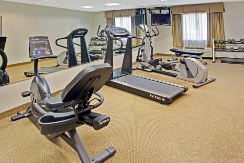 Hotel Days Inn And Suites Laurel