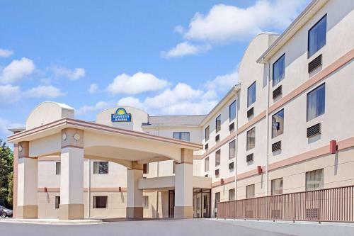 Hotel Days Inn And Suites Laurel