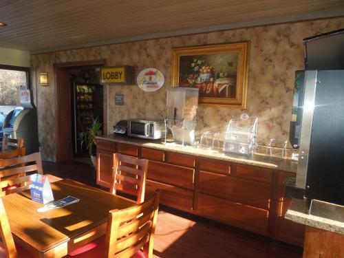 Super 8 Motel Waldorf
