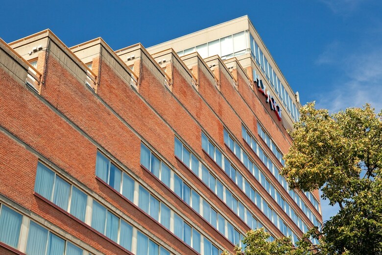 Hotel Hyatt Regency Cambridge, Overlooking Boston