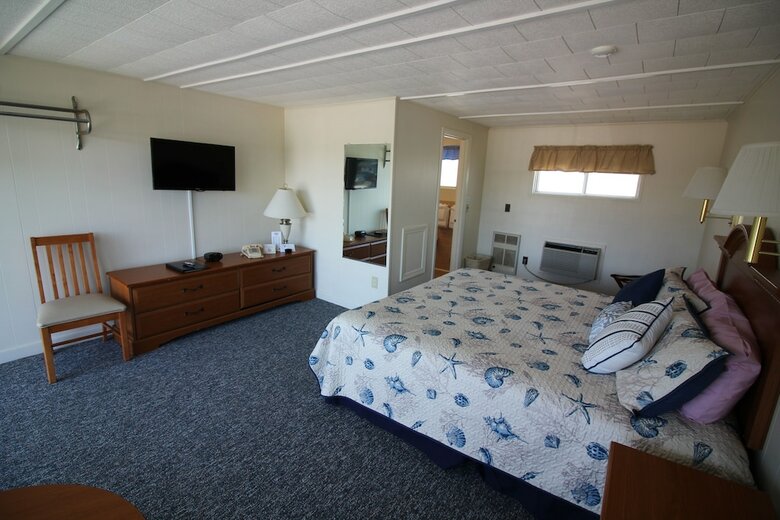Hyannis Holiday Motel