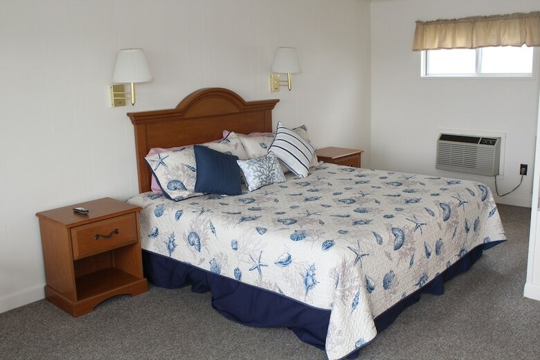 Hyannis Holiday Motel