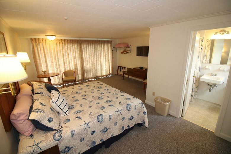 Hyannis Holiday Motel