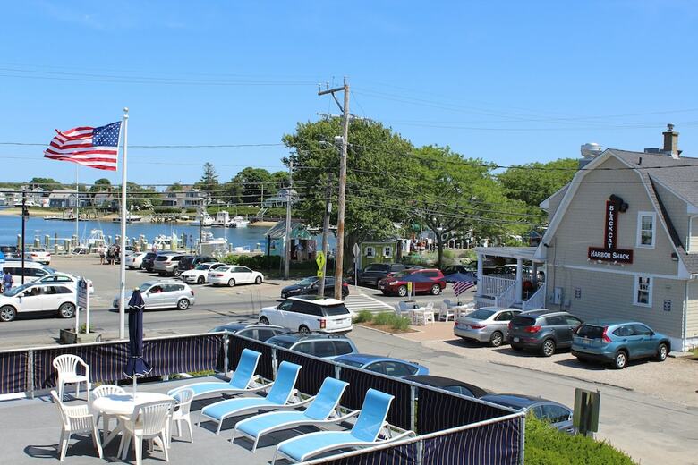 Hyannis Holiday Motel