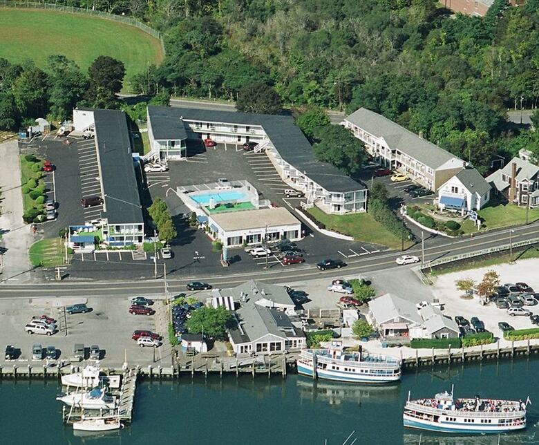 Hyannis Holiday Motel