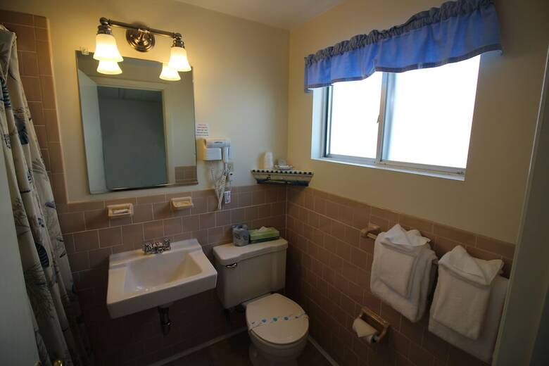 Hyannis Holiday Motel