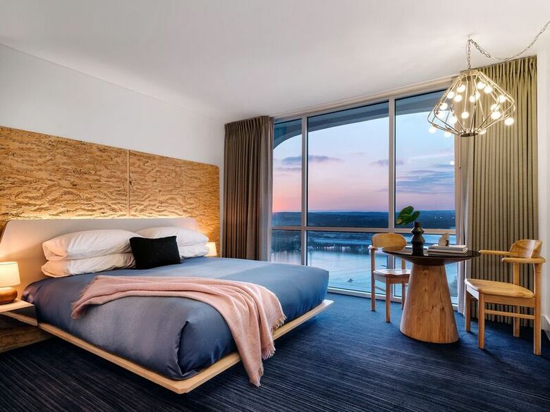 Radisson Hotel & Suites Austin Downtown