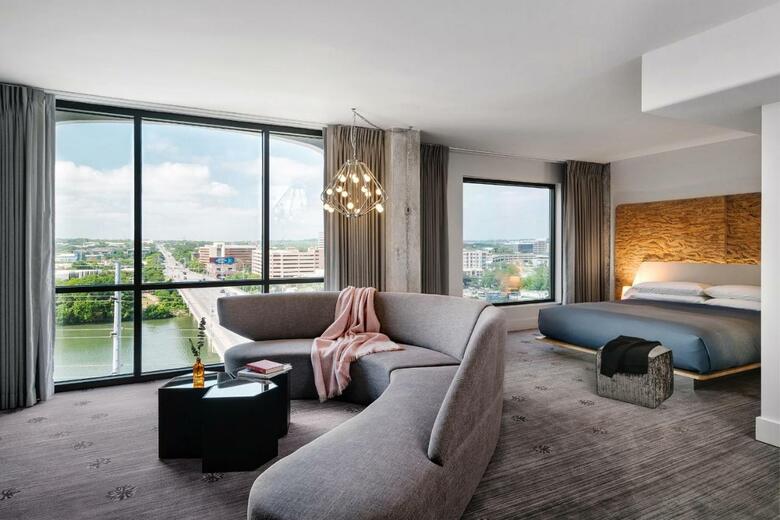 Radisson Hotel & Suites Austin Downtown