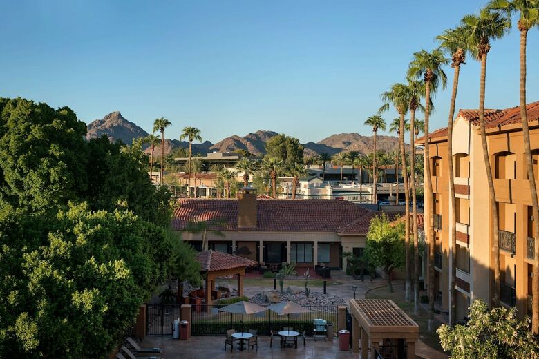 Hotel Courtyard By Marriott Phoenix Camelback
