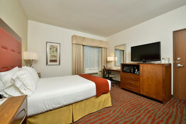Holiday Inn Express Boston/milford Hotel