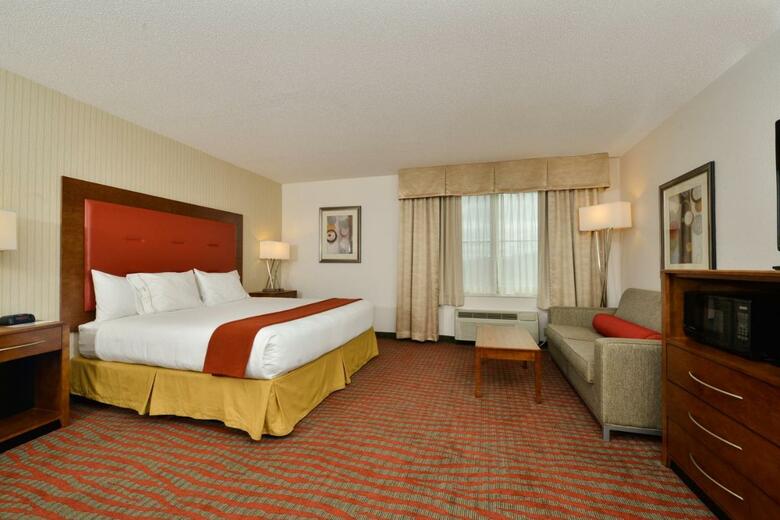 Holiday Inn Express Boston/milford Hotel
