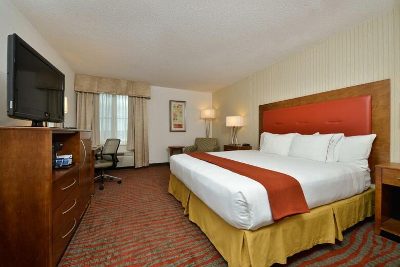 Holiday Inn Express Boston/milford Hotel