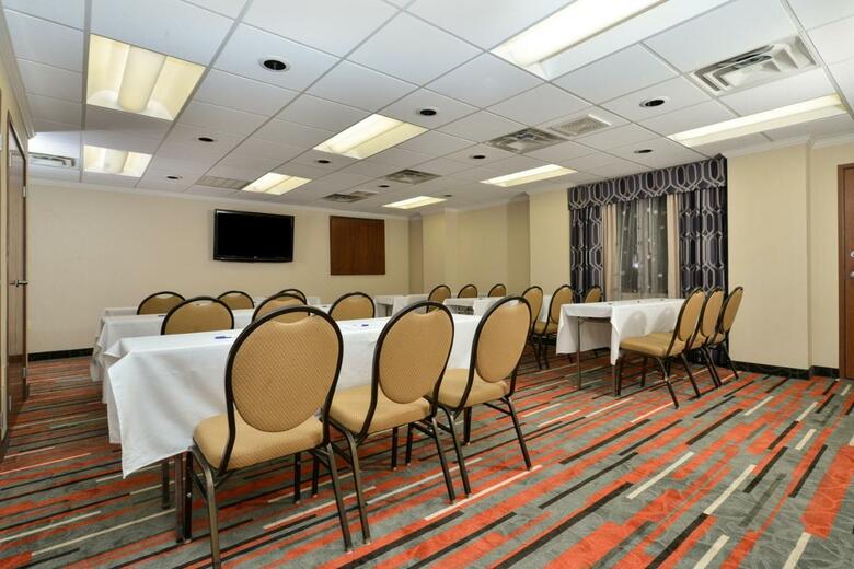 Holiday Inn Express Boston/milford Hotel