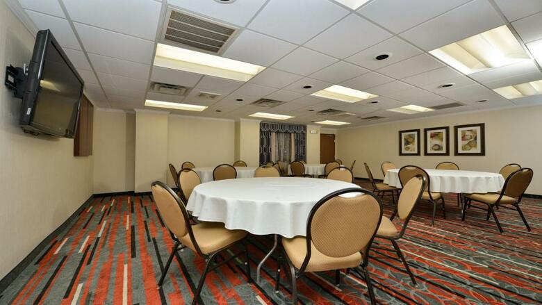 Holiday Inn Express Boston/milford Hotel