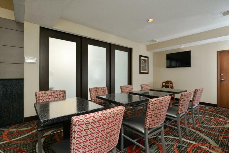 Holiday Inn Express Boston/milford Hotel