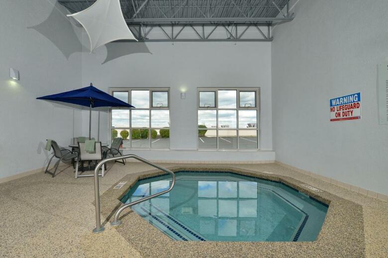 Holiday Inn Express Boston/milford Hotel