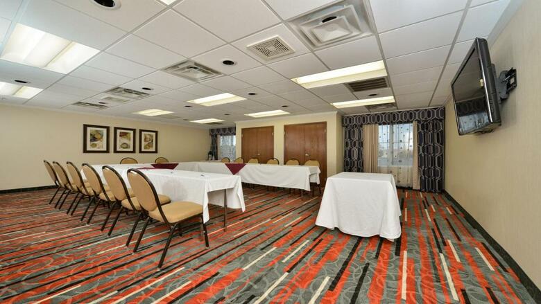 Holiday Inn Express Boston/milford Hotel