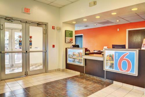 Motel 6 Providence East