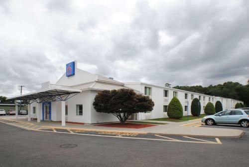 Motel 6 Providence East