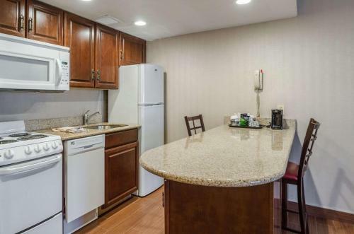 Hotel Comfort Inn & Suites West Springfield