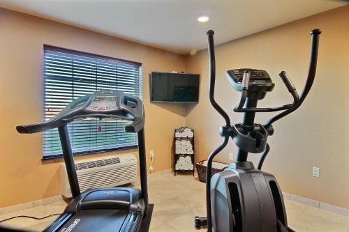 Cobblestone Hotel & Suites - Beulah
